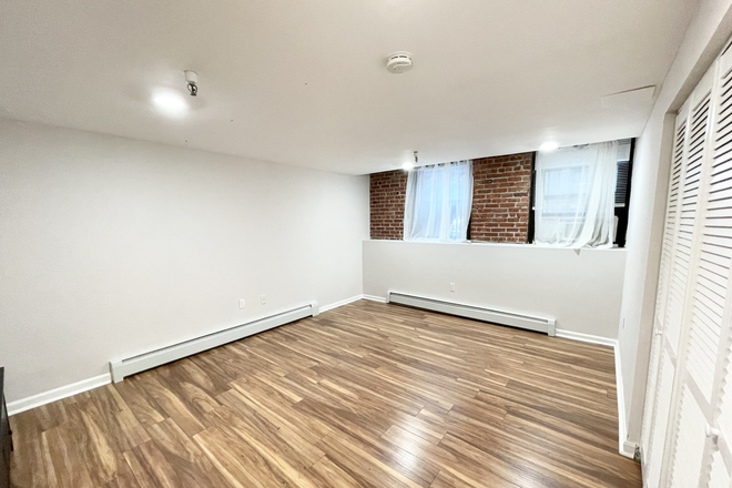 Call call or text Arezou at 617-584-7817 - Renovated Garden level 4bed 2bath on Hemenway!Steps away from Berklee & NEU. H&HW Condo
