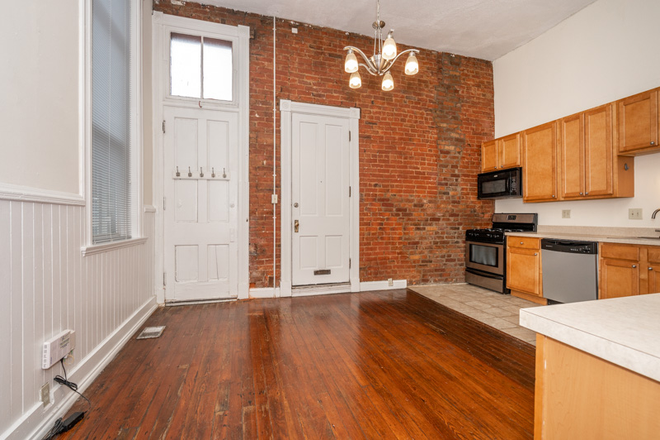 Living Room - 213-215 E. University Ave. Apartments