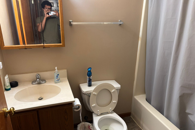 Bathroom - Stadium Club Apartments