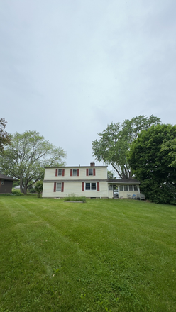 Backyard - Sublease Available (1-3 bedrooms) – 140 Spear Street, South Burlington (Feb–June 2026) House