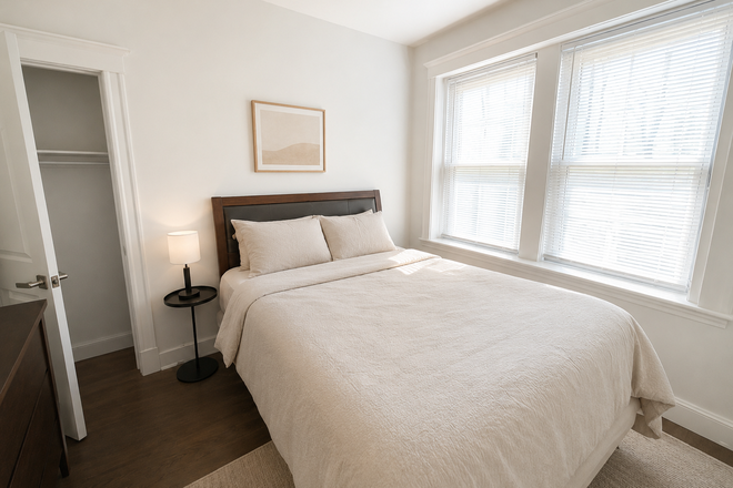 1 - Newly Renovated 2 bed laundry in unit No Fee Walk to Campus 9/1