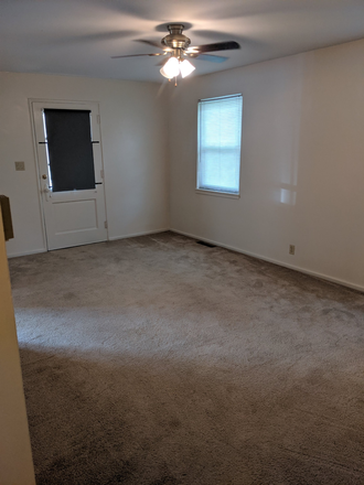 Living Room - 818 South Campus Avenue House