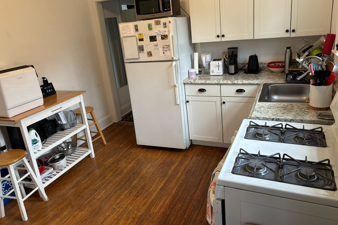 Kitchen - Summer Sublet:Furnished 2BR apt-Hawthorne St-Princeton