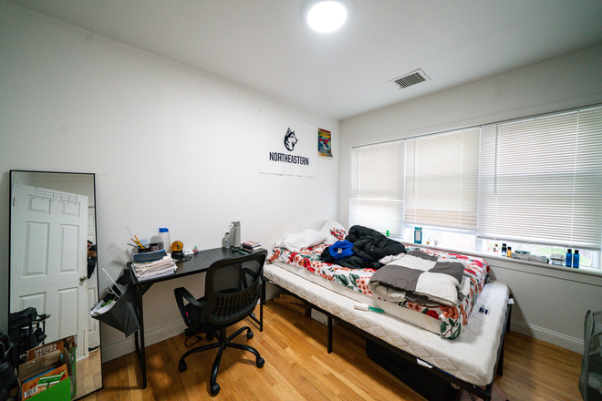  - FIRST MONTH FREE + NO BROKER FEE!  2 Shared spots/1 private spot | Private Bathroom | From $625/
