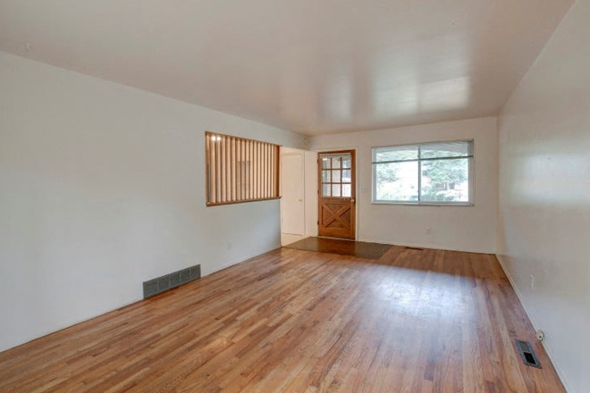 3640 Conifer Court Living Room - 3640 Conifer Ct Apartments