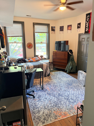 2nd Floor Room - ES Properties Townhouse near Campus