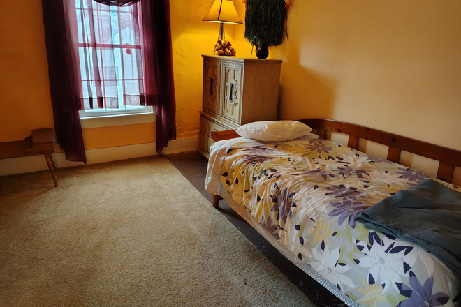 Bedroom - Private bedroom and study House