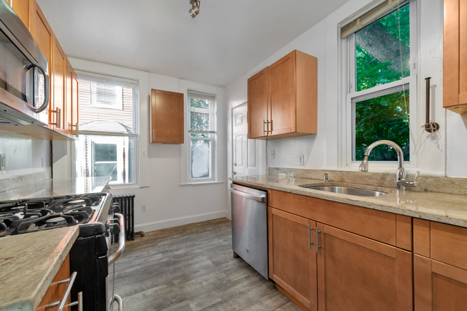 . - Spacious 5BR Single-Family Home Near Brighton Center & Green Line