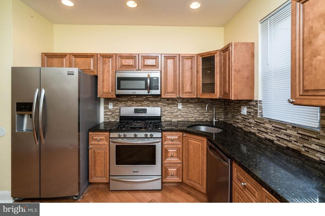 Kitchen - Luxurious, light-filled townhome!  $4,200 –5 Bed / 3.5 Bath HUGE (new) townhome - Powelton Village
