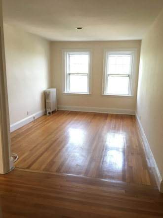Living Room - Room in 2bd Cleveland Circle Apt