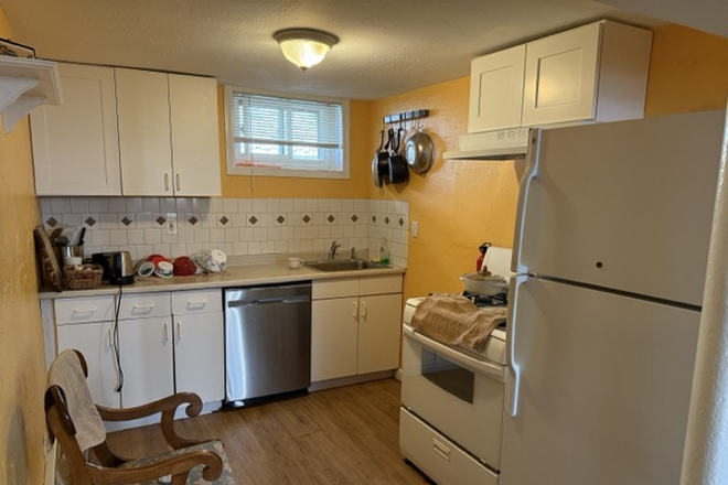 kitchen - This one bedroom apartment is for one person at Powder House Square. 5 minute walk to Tufts.