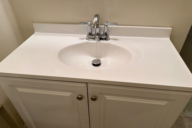 3 - CASE Overlook Vila Studios and apartments. Close walking distance to Case