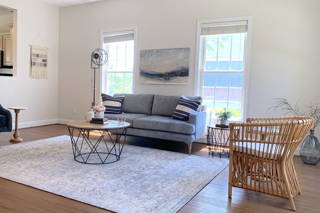 Living Room - 3 bed/2.5 bath End Unit Townhome