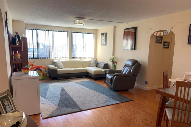LIVING - AMENITIES GALORE! 2 BED WITH HEAT & HOT WATER INCLUDED! GYM, POOL, ETC.