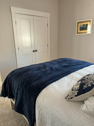 Furnished Bedroom - Room/Full Bath to rent in new Point Hope community House