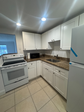 OVEN/RANGE, COUNTER MICROWAVE, NEW REFRIGERATOR - Pinecrest  2 bed for rent close to campus Condo