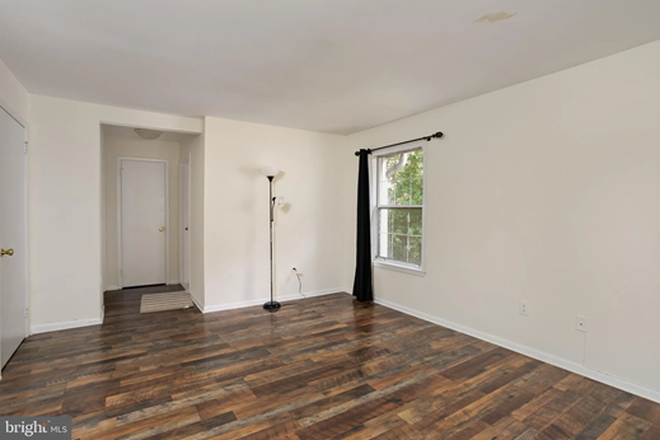 Living Room - Room in shared 2BR condo-Lassen Ct Princeton