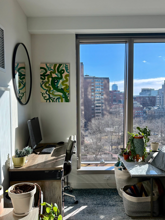 In-home workspace - Modern 1BR steps to MGH, TD, Esplanade | Pool/Gym Apartments