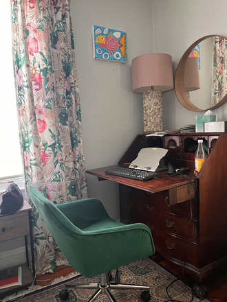 Desk nook - Furnished room in home-Pelham St-Princeton