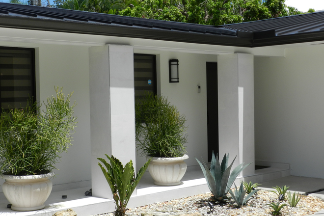 Main entrance - COZY FURNISHED ROOM WITH ALL UTILITIES  IN LUXURY HOME NEAR U/M  and METRORAIL FOR 1 PERSON