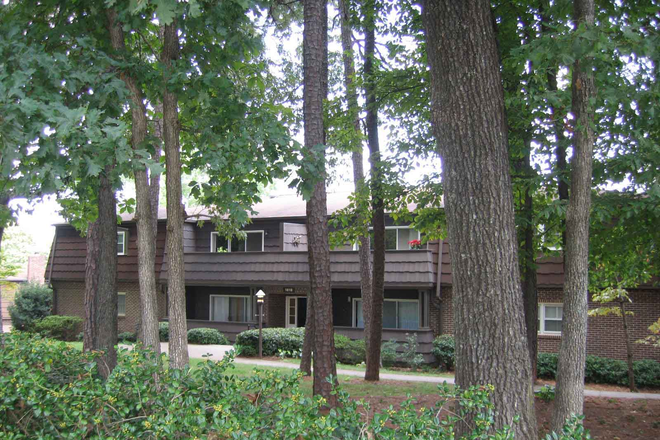 Building 1618 - Harwood 3/2 treetop condo, quiet complex adjacent to Emory and Lullwater Park. Short Walk