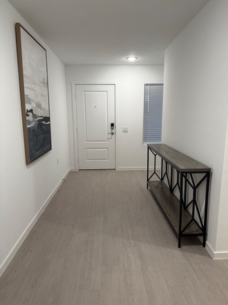 Entryway with hallway table - Fully Furnished House, Utilities included, near TAMUSA and hospital
