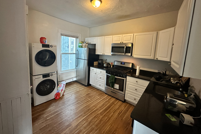 . - 3 Bed 1 bath, Renovated kitchen and bath, Prime location, Laundry in unit