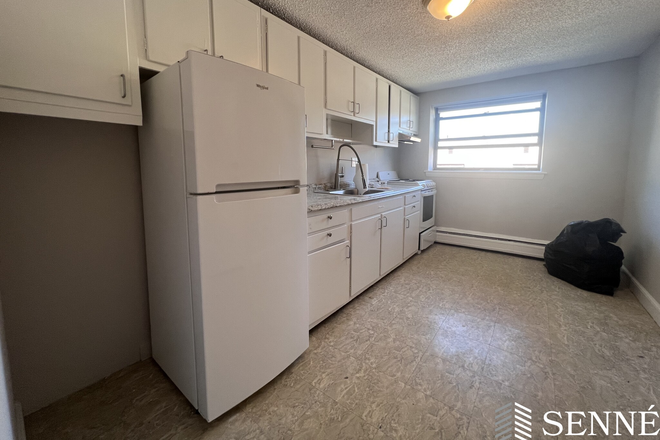 1 - Brookline 1BD 1BTH unit with D/W