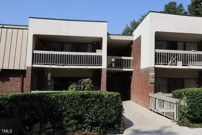 front entrance - 500 Umstead Bolinwood  Apartments 2 bedrooms 1 1/2 Baths