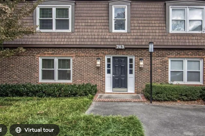 outside view - Need 2 roommates: large condo close to Emory campus and hospital!