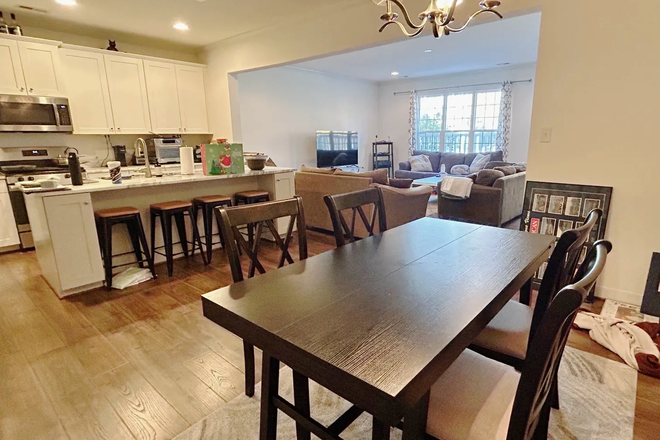 Open concept living - 4 Bed, 3 Full Bath in Vibrant New Town Williamsburg (Avail 6/1/2026 for the 2026/2027 school year) Townhome