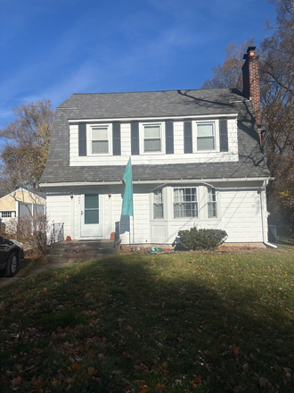 Front of house - Spring Semester Sublease: Room in a house close to campus! WILLING TO NEGOTIATE LOWER RENT