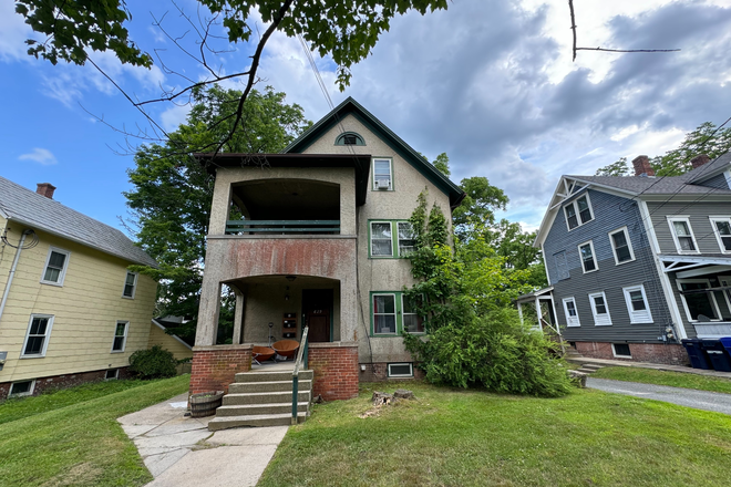 Front - 2 Bedroom, 1 Full Bathroom
