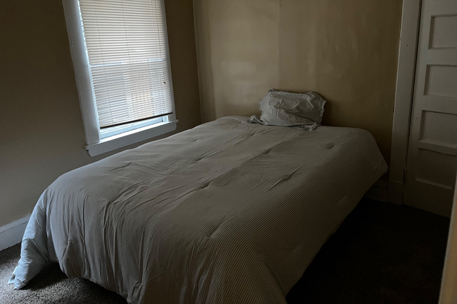 Bedroom - Walkable Apt to CWRU