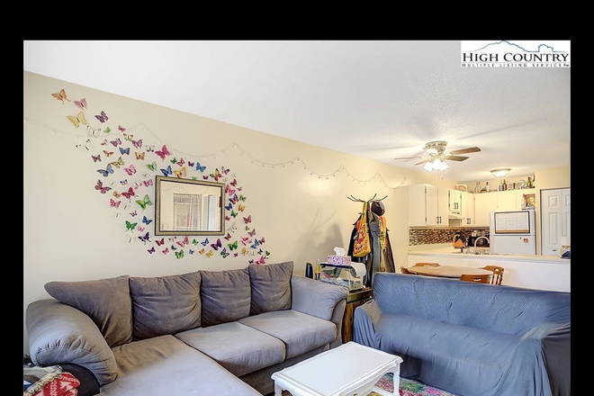 living area - College Place Apartments