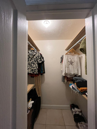 Master's closet - WELCOME TO BLUE LATANIA A  WOMEN  RESIDENCE www.bluelatania.com Duplex