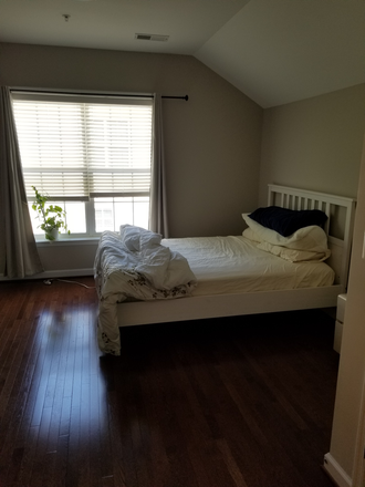 a roomy bedroom, fully furnished - College Height House