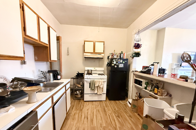 Kitchen - Beautiful 3 Bedroom in Prime Symphony/Fenway Location! Apartments