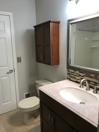 Remodeled bathroom - 2BR thome-Hemlock Ct-Monmouth Junction