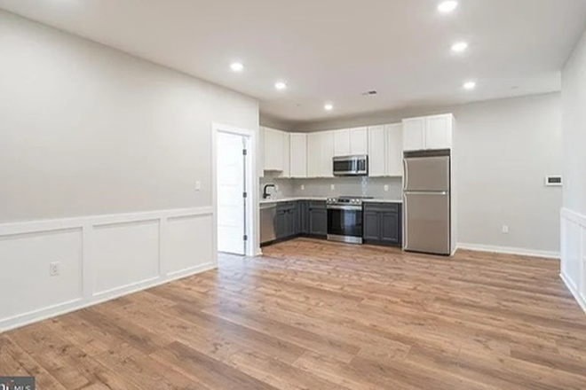 Wider Kitchen View + Living Room - Off Campus 3bed/3bath Looking to Sublease Apartments