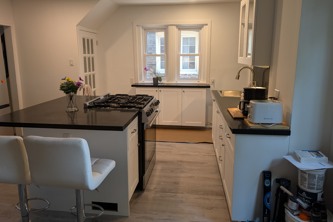 Shared Kitchen/breakfast bar - Sunny Furnished Private Room - laundry/utilities/internet, close to subway/GO, shared kitchen/bath