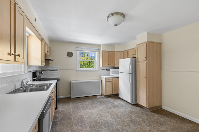 Eat in Kitchen - Light filled 4BR house Linden Lane-Princeton