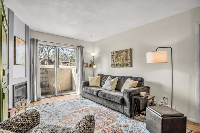 living room 1 - 1 bd/1 ba walkable to campus