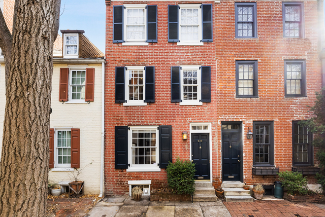 Exterior front - Historic Townhome in the Heart of Philly