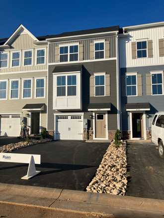 Townhouse - Beautiful brand new 3level townhome!