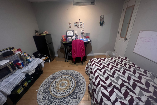 Photo - Quite & clean Bachelor Suite less then 10 minute walk to UofT Scarborough Campus House