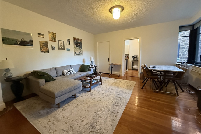 LIVING - LARGE SUN DRENCHED 1 BED WITH HEAT AND HOT WATER INCLUDED!