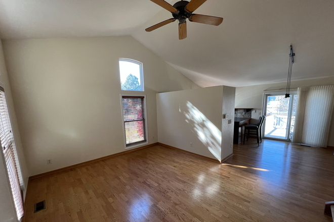 3 - AVAILABLE NOW!: 5717 Table Top Ct House