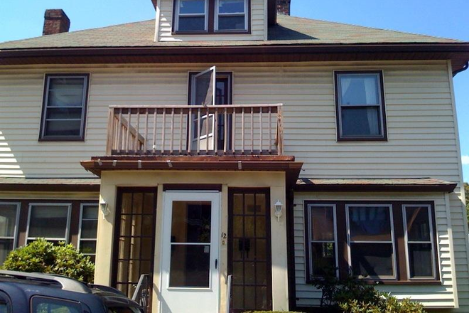 Front of house (single-family!) - Enjoy a single-family home- 5 bed/ 2.5 bath. PRIME LOCATION ON GERALD!