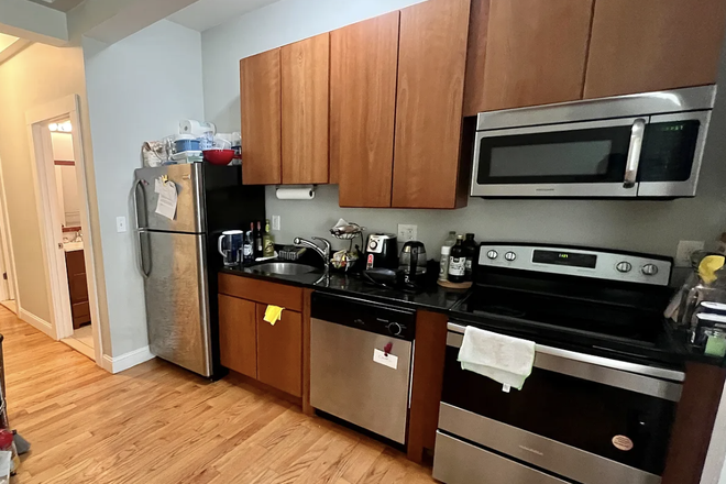 LIVING - UPDATED 3 BED/2 BATH AVAIL. 9/1/25! Apartments